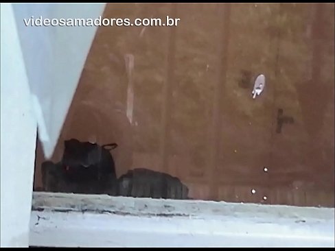 ❤️ Home cachondo mirando á súa moza con outro mozo, gravando un vídeo de carallo sen molestar á parella ❤️❌ Porno vk na pornografía gl.hentaizm.ru ☑